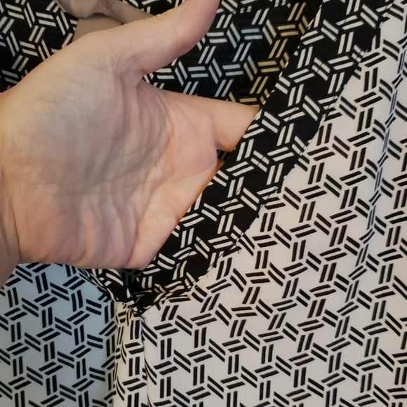 H&M black & white flowy tunic 22 - Picture 4 of 6